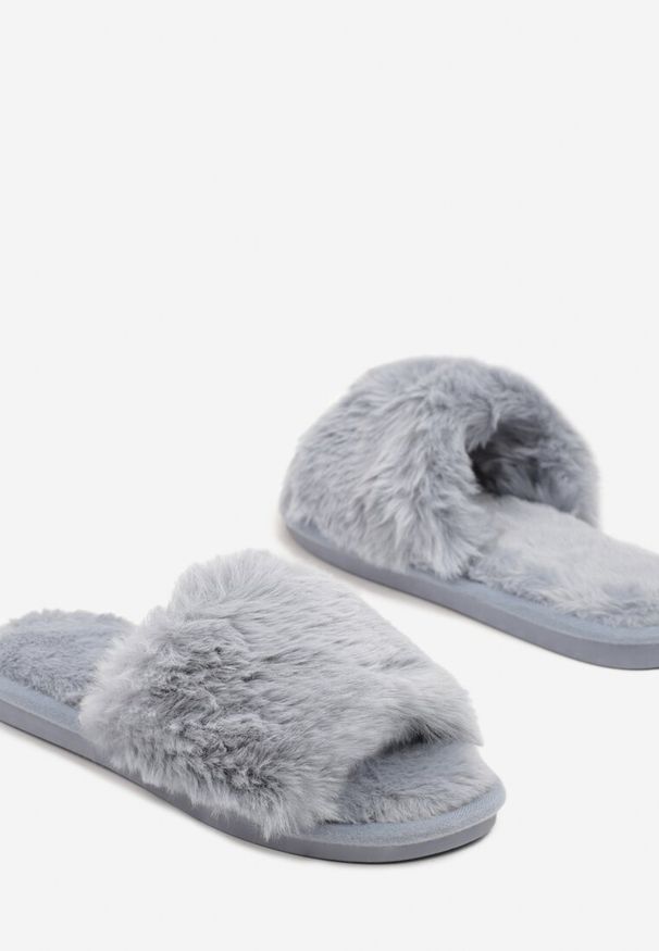 Renee - Szare Kapcie Futrzane Vices z Szerokim Paskiem Selaenor. Okazja: do domu, na imprezę. Zapięcie: pasek. Kolor: szary. Materiał: futro. Obcas: na obcasie. Styl: elegancki. Wysokość obcasa: niski