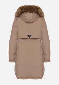 Born2be - Ciemnobeżowa Casualowa Kurtka Parka z Kapturem z Futerkiem Nallorea. Okazja: na co dzień. Typ kołnierza: kaptur. Kolor: beżowy. Materiał: futro. Styl: casual #7