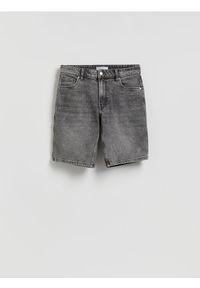 Reserved - Jeansowe szorty straight - jasnoszary. Kolor: szary. Materiał: jeans