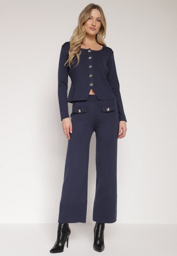 Born2be - Granatowy Dzianinowy Komplet z Wiskozą w Eleganckim Stylu Kardigan i Spodnie Delisana. Kolor: niebieski. Materiał: dzianina, wiskoza