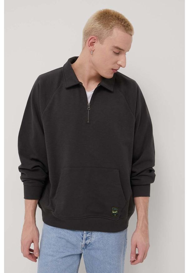 Levi's® - Levi's bluza męska kolor czarny gładka. Okazja: na spotkanie biznesowe. Kolor: czarny. Długość rękawa: raglanowy rękaw. Długość: krótkie. Wzór: gładki. Styl: biznesowy