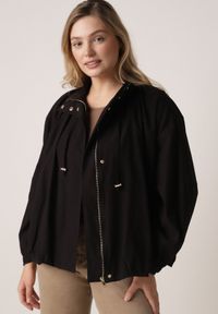 Born2be - Czarna Przejściowa Kurtka Bombka Oversize z Bawełny i Wiskozy Effinue. Okazja: na spacer, na co dzień. Kolor: czarny. Materiał: wiskoza, bawełna. Styl: casual #1