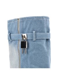 Niebieskie Kozaki Gallevani Jeansowe Obuwie Damskie. Zapięcie: sprzączka. Kolor: niebieski. Materiał: jeans. Szerokość cholewki: normalna. Wzór: ażurowy, aplikacja #6