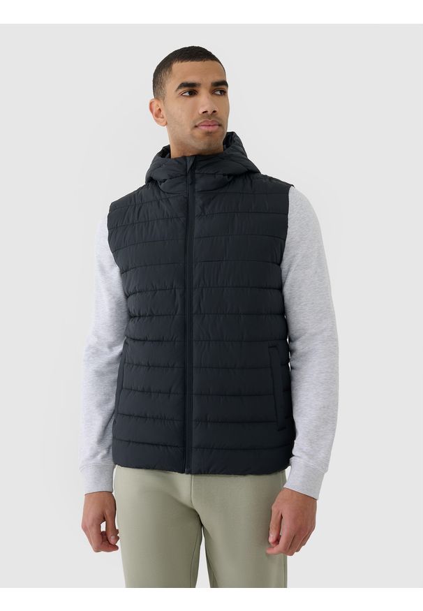 4f - 4F Bezrękawnik puchowy z wypełnieniem syntetycznym męski - czarny XXL. Okazja: na co dzień. Typ kołnierza: kołnierzyk stójkowy. Kolor: czarny. Materiał: syntetyk, puch. Długość rękawa: bez rękawów. Długość: długie. Styl: casual, klasyczny, sportowy