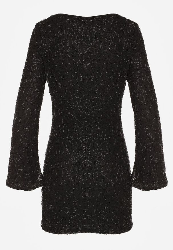 Born2be - Czarna Fakturowana Sukienka o Dopasowanym Kroju z Dekoltem Woda Silwedina. Typ kołnierza: dekolt woda. Kolor: czarny. Typ sukienki: oversize