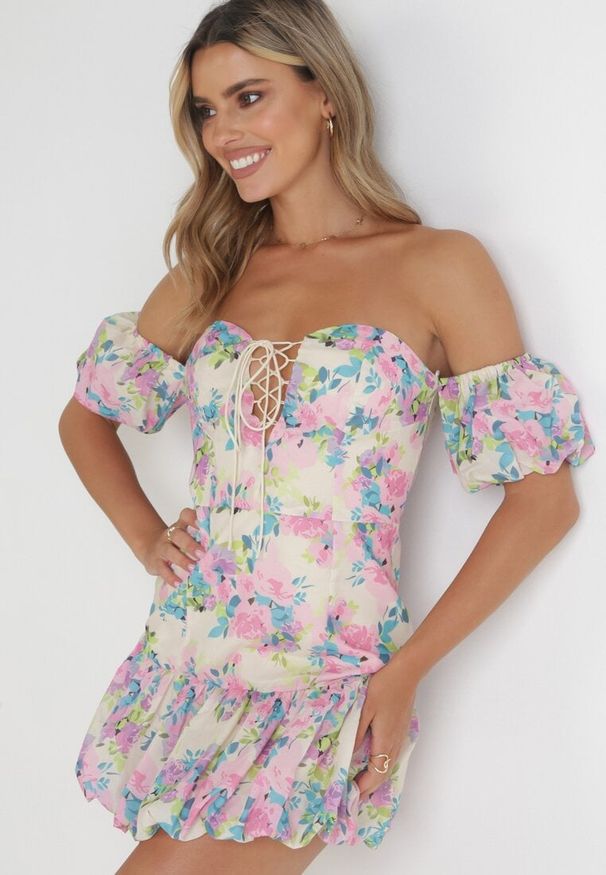 Born2be - Jasnobeżowa Sukienka Mini z Opuszczonymi Rękawami i Ozdobnym Sznurowaniem z Bawełny Gabrisa. Kolor: beżowy. Materiał: bawełna. Długość: mini