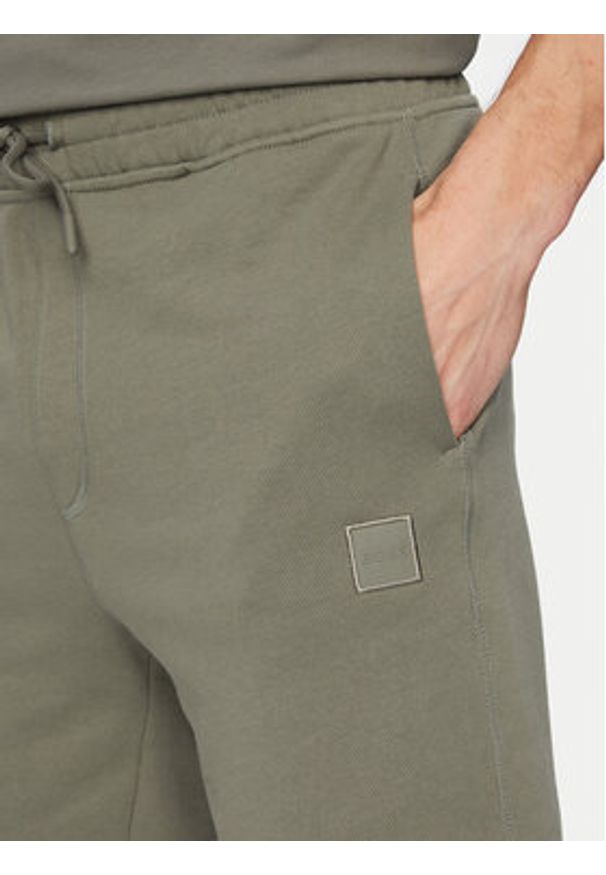 BOSS Szorty sportowe Sewalk 50511726 Szary ciemny Regular Fit. Kolor: szary. Materiał: bawełna. Styl: sportowy