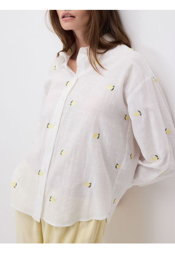 Reserved - Koszula z ozdobnym haftem - jasnożółty. Kolor: żółty. Materiał: len, bawełna, tkanina. Wzór: haft