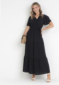 Born2be - Czarna Rozkloszowana Sukienka Maxi z Wiązanym Paskiem Japhelia. Kolor: czarny. Materiał: materiał. Styl: klasyczny. Długość: maxi