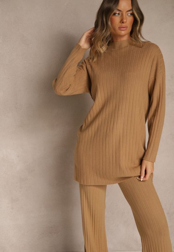 Renee - Brązowy Komplet z Dzianiny z Bawełną Spodnie Wide Leg i Sweter Lanneia. Kolekcja: plus size. Kolor: brązowy. Materiał: dzianina, bawełna