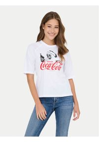 only - ONLY T-Shirt Coca Cola 15355794 Biały Regular Fit. Kolor: biały. Materiał: bawełna