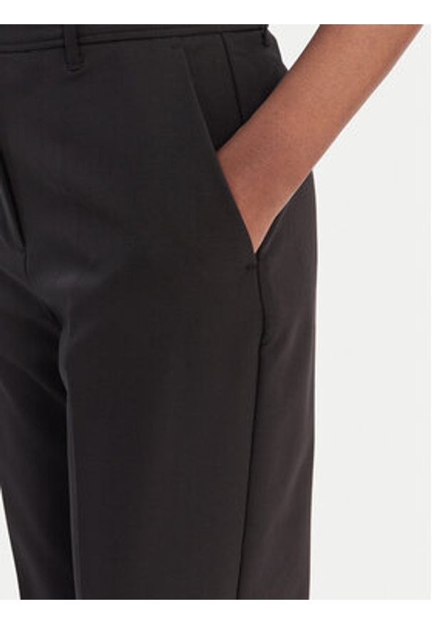 Guess Spodnie materiałowe W6RB02 WH9Y2 Czarny Regular Fit. Kolor: czarny. Materiał: syntetyk