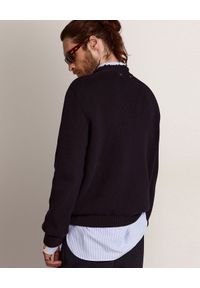 GOLDEN GOOSE - Granatowy sweter z postrzępieniem. Kolor: niebieski. Materiał: prążkowany, bawełna. Długość rękawa: długi rękaw. Długość: długie. Wzór: aplikacja