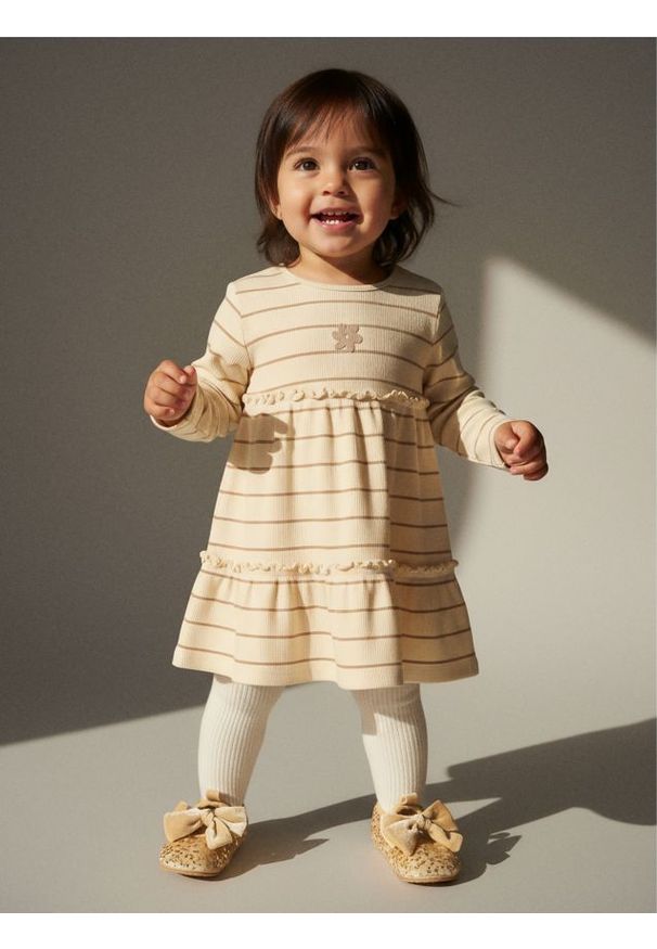 Sinsay - Bawełniana sukienka w paski z elastycznej dzianiny - kremowy. Kolor: kremowy. Materiał: bawełna, dzianina. Wzór: paski