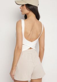 Born2be - Biały Bawełniany Top z Ozdobnym Tyłem Aderelle. Okazja: na co dzień. Kolor: biały. Materiał: bawełna. Wzór: aplikacja. Styl: klasyczny, casual, elegancki #5