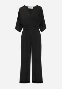 Renee - Czarny Nietoperzowy Kombinezon Koktajlowy z Wiskozą Zdobiony Drapowaniem Avadina. Kolor: czarny. Materiał: wiskoza. Wzór: aplikacja. Styl: wizytowy #7