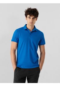 4f - Koszulka polo regular męska - niebieska. Okazja: na co dzień. Typ kołnierza: polo. Kolor: niebieski. Materiał: jersey, materiał, bawełna, elastan, dzianina. Wzór: gładki, jednolity, ze splotem. Styl: sportowy, casual, klasyczny #1