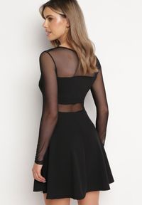 Born2be - Czarna Rozkloszowana Sukienka Mini ze Wstawkami z Siateczki Olessea. Okazja: na co dzień. Kolor: czarny. Materiał: skóra. Długość rękawa: długi rękaw. Typ sukienki: proste. Styl: casual. Długość: mini #6