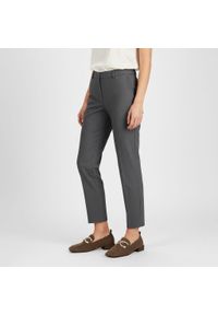 Półbuty damskie S.Barski, cholewka skóra naturalna zamszowa fason wsuwany kwadratowy nosek metalowa ozdoba na podbiciu niski stabilny obcas minimalis. Kolor: brązowy. Materiał: zamsz, skóra. Szerokość cholewki: normalna. Wzór: aplikacja. Obcas: na obcasie. Styl: elegancki, klasyczny. Wysokość obcasa: niski #9