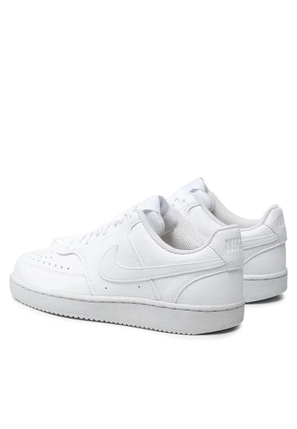Nike - NIKE COURT VISION LO BE Sneakersy damskie. Okazja: na co dzień, do pracy, na uczelnię, na spacer. Kolor: biały. Materiał: syntetyk, skóra, guma. Szerokość cholewki: normalna. Sezon: lato. Model: Nike Court. Sport: turystyka piesza