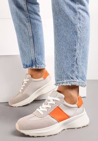 Renee - Beżowo-Pomarańczowe Skórzane Sneakersy z Materiałowymi Wstawkami Celana. Kolor: beżowy. Materiał: skóra, materiał. Wzór: aplikacja