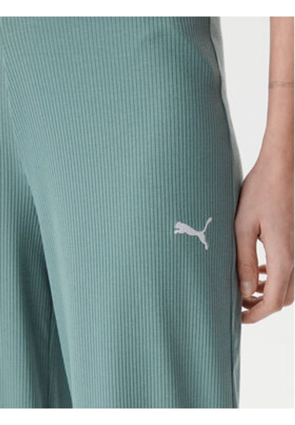 Puma Spodnie dresowe Ess Elevated 685025 Zielony Straight Fit. Kolor: zielony. Materiał: syntetyk