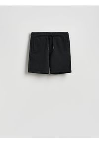 Reserved - Dresowe szorty regular fit - czarny. Kolor: czarny. Materiał: dresówka