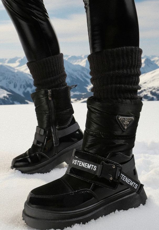 Born2be - Czarne Lakierowane Śniegowce z Ozdobnymi Taśmami Eraclio. Okazja: na co dzień. Kolor: czarny. Materiał: lakier. Wzór: aplikacja. Sezon: zima. Styl: elegancki, casual