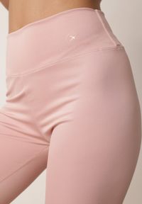 Born2be - Różowe Legginsy w Stylu Basic z Wyszczuplającym Pasem Samertes. Okazja: na co dzień, na spacer, do pracy. Stan: podwyższony. Kolor: różowy. Długość: krótkie. Styl: casual #4