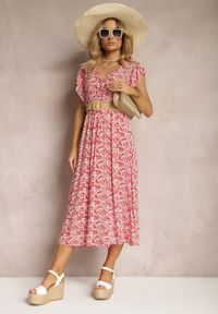Renee - Czerwona Bawełniana Sukienka na Lato z Elastyczną Gumką w Pasie i Falbankami Przy Ramionach Jovenia. Typ kołnierza: kołnierz z falbankami. Kolor: czerwony. Materiał: bawełna. Sezon: lato