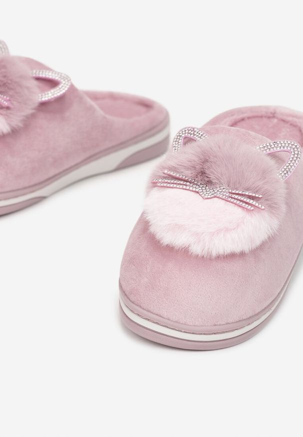 Born2be - Różowe Kapcie Futrzane z Kotkiem Rirovi. Okazja: do domu, na co dzień. Kolor: różowy. Materiał: futro. Wzór: aplikacja. Sezon: zima, jesień. Styl: casual