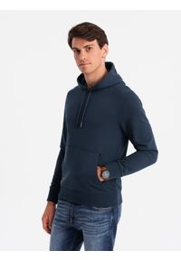 Ombre Clothing - Męska bluza dresowa kangurka z kapturem BASIC – granatowa V1. Okazja: na co dzień. Typ kołnierza: kaptur. Kolor: niebieski. Materiał: dresówka. Wzór: jednolity. Styl: sportowy, casual