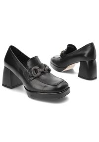 Czarne Półbuty Karino Eleganckie Skórzane Buty Na Obcasie. Okazja: na co dzień. Kolor: czarny. Materiał: skóra. Szerokość cholewki: normalna. Obcas: na obcasie. Styl: elegancki. Wysokość obcasa: średni #3
