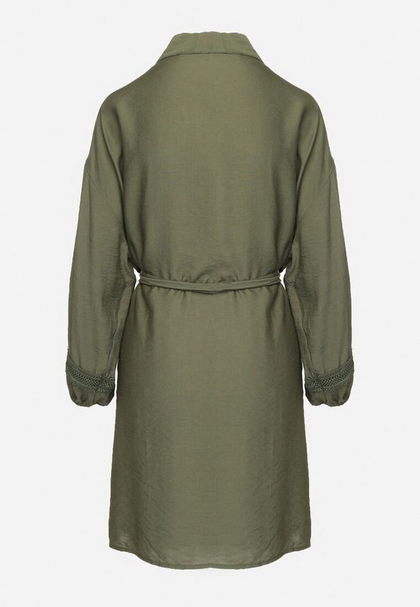 Born2be - Zielona Wiskozowa Sukienka Kimono z Kieszeniami i Ozdobnymi Ażurowymi Wstawkami Salanora. Okazja: do domu. Typ kołnierza: dekolt w serek. Kolor: zielony. Materiał: wiskoza. Długość rękawa: długi rękaw. Wzór: ażurowy