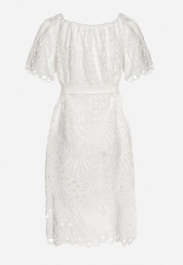 Born2be - Biała Ażurowa Sukienka z Bawełną i Paskiem z Klamrą Mimixa. Okazja: na co dzień. Kolor: biały. Materiał: bawełna. Długość rękawa: krótki rękaw. Wzór: ażurowy. Typ sukienki: proste. Styl: casual, klasyczny