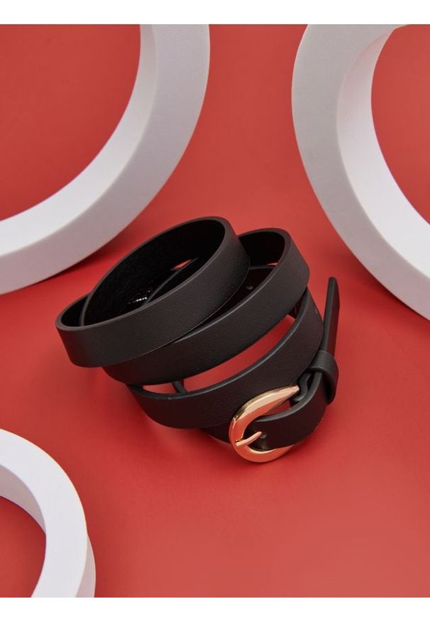 Sinsay - Pasek - złoty. Kolor: złoty. Wzór: gładki