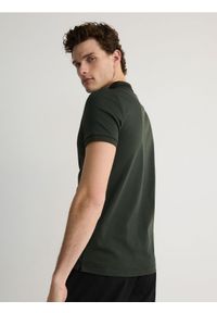 Reserved - Koszulka polo slim - zielony. Typ kołnierza: polo. Kolor: zielony. Materiał: bawełna, dzianina