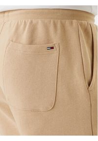 Tommy Jeans Szorty sportowe Signature DM0DM23017 Beżowy Regular Fit. Kolor: beżowy. Materiał: bawełna. Styl: sportowy #2