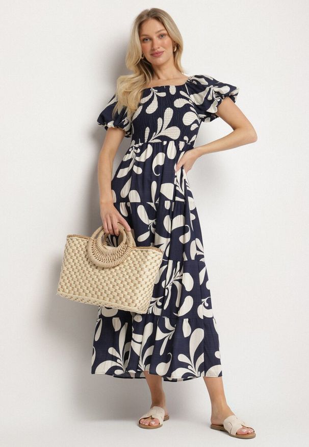 Born2be - Granatowa Rozkloszowana Sukienka z Elastyczną Górą i Bufiastymi Rękawami Orrivene. Okazja: na co dzień. Typ kołnierza: dekolt kwadratowy. Kolor: niebieski. Typ sukienki: proste. Styl: casual, elegancki