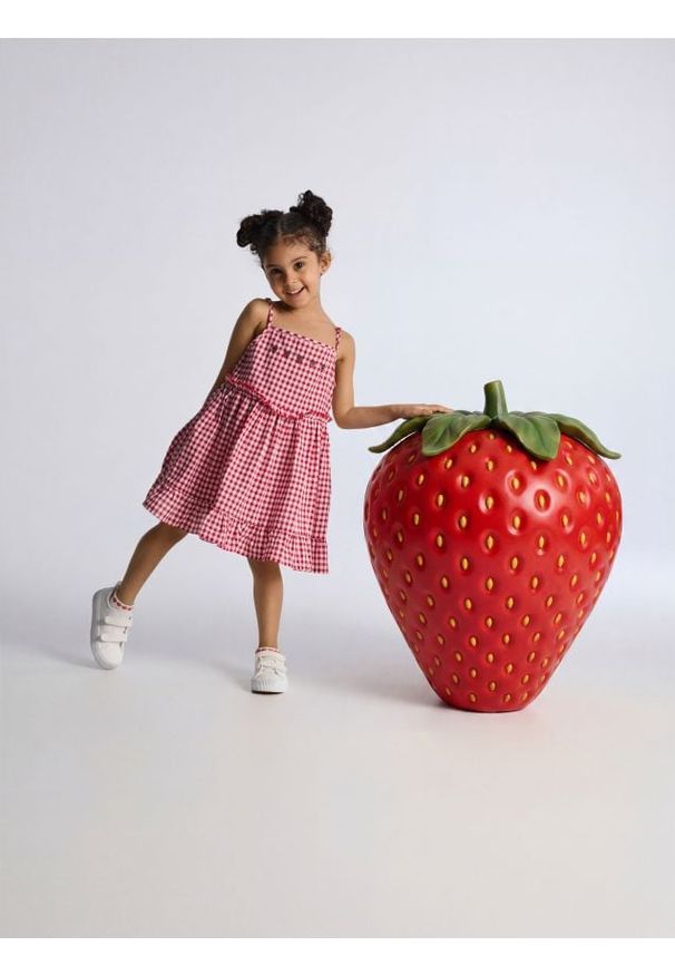 Reserved - Sukienka w kratę na ramiączkach - czerwony. Kolor: czerwony. Materiał: bawełna