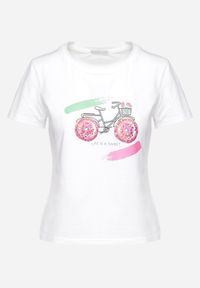 Born2be - Biały T-shirt z Bawełny Ozdobiony Nadrukiem i Kryształkami Halarae. Kolor: biały. Materiał: bawełna. Wzór: nadruk, aplikacja #2