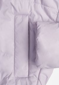 Renee - Jasnofioletowa Kurtka z Szerokim Pikowaniem i Nieodpinanym Kapturem Ninilira. Okazja: na spacer. Kolor: fioletowy. Materiał: jeans #3