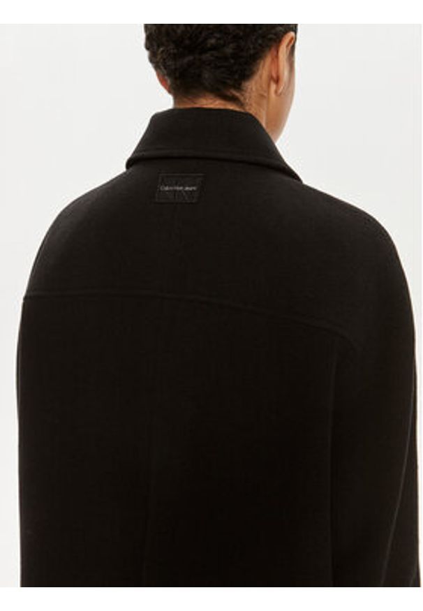 Calvin Klein Jeans Płaszcz wełniany J20J223576 Czarny Relaxed Fit. Kolor: czarny. Materiał: syntetyk
