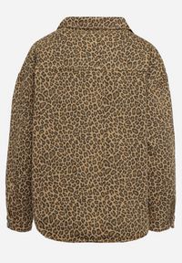 Born2be - Brązowa Kurtka Jeansowa w Drobne Cętki o Koszulowym Kroju Cesisia. Okazja: na co dzień, do pracy. Kolor: brązowy. Materiał: jeans. Długość rękawa: długi rękaw. Długość: długie. Styl: casual, elegancki, klasyczny #2