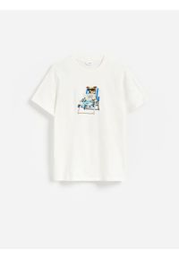 Reserved - T-shirt regular z nadrukiem - biały. Kolor: biały. Materiał: bawełna, dzianina. Wzór: nadruk #1