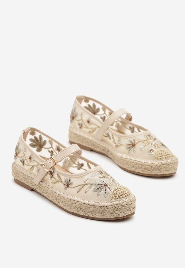 Renee - Beżowe Espadryle z Siateczki na Plecionej Podeszwie Zdobione Haftem Evelritia. Okazja: na co dzień. Zapięcie: pasek. Kolor: beżowy. Materiał: jeans, materiał. Wzór: aplikacja, haft. Styl: elegancki, casual