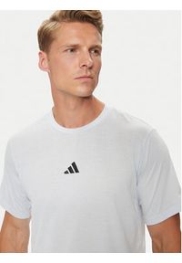 Adidas - adidas Koszulka techniczna Workout Logo IT2128 Niebieski Regular Fit. Kolor: niebieski. Materiał: syntetyk, bawełna #4