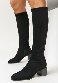 Born2be - Czarne Kozaki na Obcasie Z Dopasowaną Cholewką Haimela. Okazja: do pracy, na co dzień. Zapięcie: zamek. Kolor: czarny. Materiał: jeans, dzianina. Szerokość cholewki: normalna. Obcas: na obcasie. Styl: casual, elegancki. Wysokość obcasa: średni #5