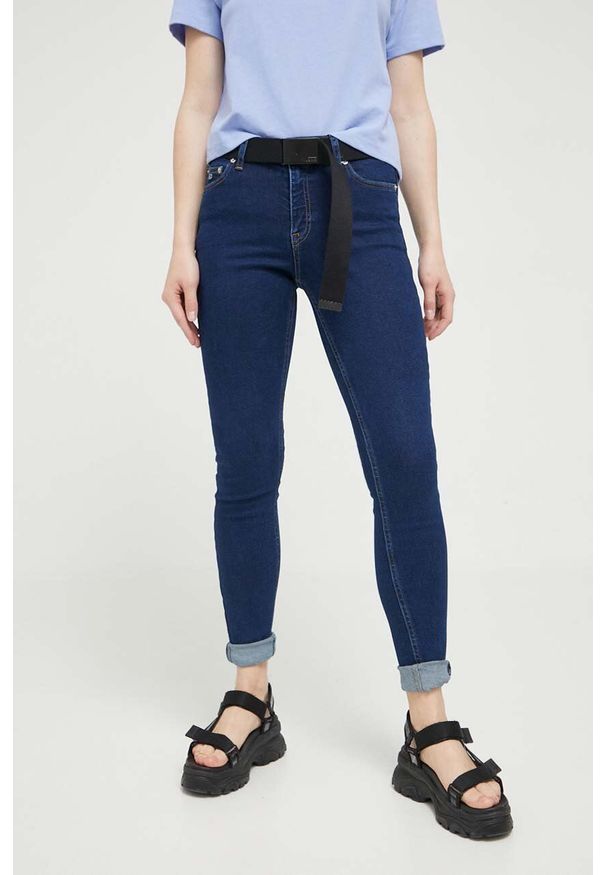 Tommy Jeans jeansy Nora damskie kolor granatowy. Kolor: niebieski