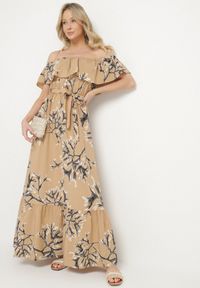 Born2be - Ciemnobeżowa Sukienka Hiszpanka o Rozkloszowanym Kroju z Wiązanym Paskiem Sesiniela. Okazja: na co dzień. Typ kołnierza: dekolt hiszpanka. Kolor: beżowy. Typ sukienki: rozkloszowane. Styl: casual, elegancki #7